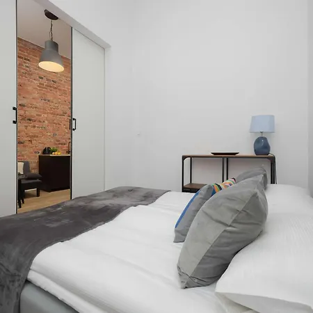 Stylish With Mezzanine, Next To Metro Station By Renters Varsavia