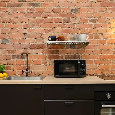 Stylish With Mezzanine, Next To Metro Station By Renters Appartamento