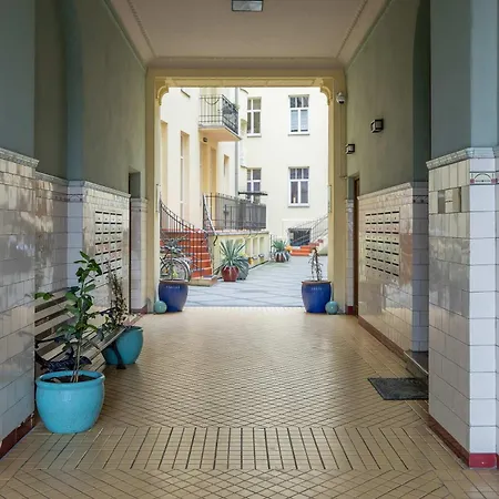 Stylish With Mezzanine, Next To Metro Station By Renters *