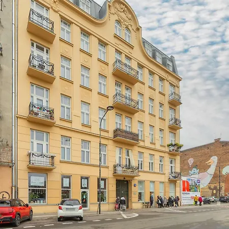 Stylish With Mezzanine, Next To Metro Station By Renters