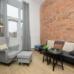 Stylish With Mezzanine, Next To Metro Station By Renters شقة *