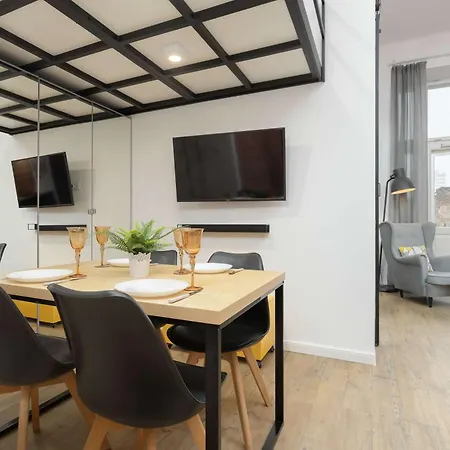 Stylish With Mezzanine, Next To Metro Station By Renters