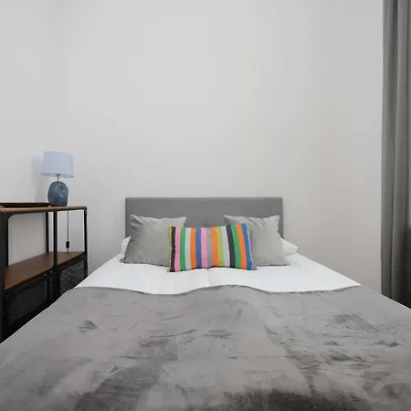 Stylish With Mezzanine, Next To Metro Station By Renters