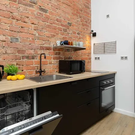 Stylish With Mezzanine, Next To Metro Station By Renters