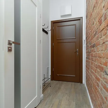 Stylish With Mezzanine, Next To Metro Station By Renters