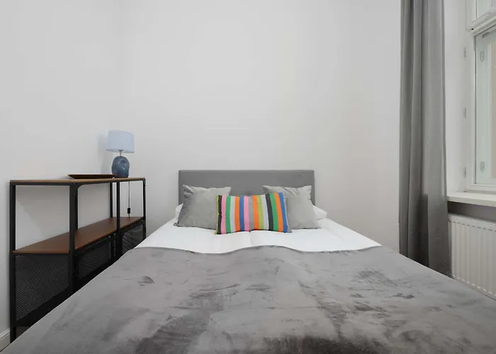 Stylish With Mezzanine, Next To Metro Station By Renters