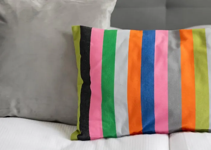 Stylish With Mezzanine, Next To Metro Station By Renters