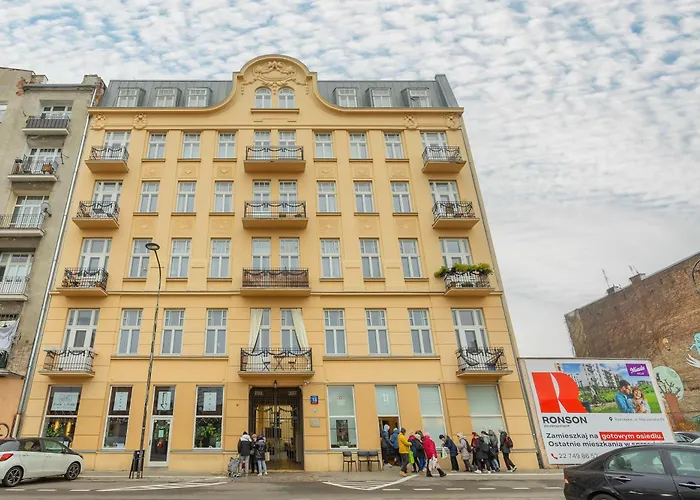 Stylish With Mezzanine, Next To Metro Station By Renters *