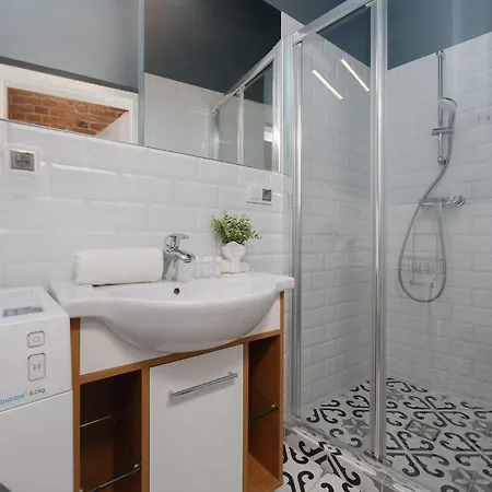 Stylish With Mezzanine, Next To Metro Station By Renters Apartmán