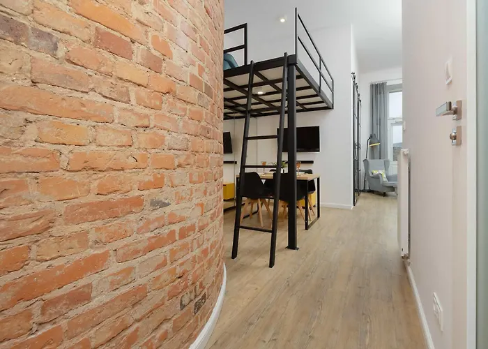 Stylish With Mezzanine, Next To Metro Station By Renters Daire Varşova