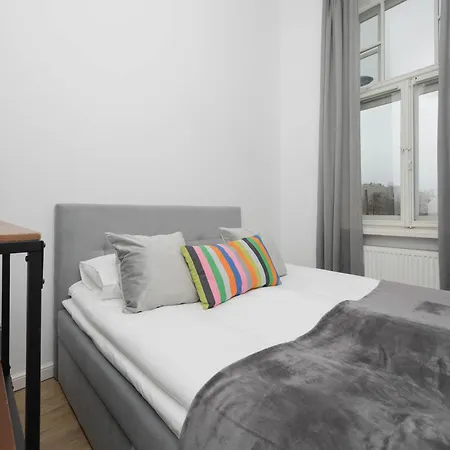 Apartman Stylish With Mezzanine, Next To Metro Station By Renters