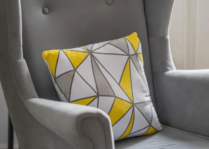 Stylish With Mezzanine, Next To Metro Station By Renters Apartman Varsó